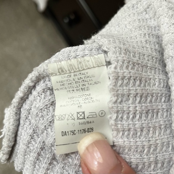 Brandy Melville Cropped Waffle Knit Long Sleeve One Size - Light gray - Raw Hem - Picture 4 of 7